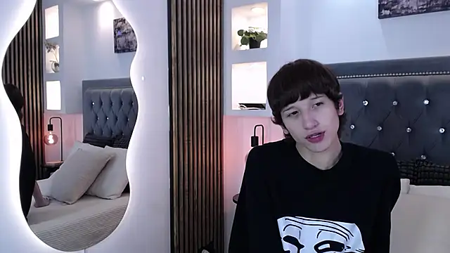 Emo Boy  online show from April 2026 08:15:02 PM