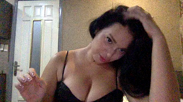 Fayronna online show from March 2026 06:34:01 PM