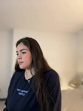 Isabella LaRue online show from May 2026 09:10:01 PM