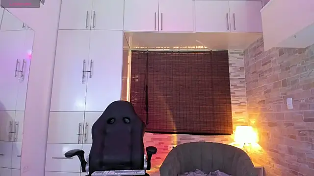 Snapshot of CherryCurl_ chatting on November 2025 04:18:01 PM CherryCurl online show from November 2025 04:18:01 PM