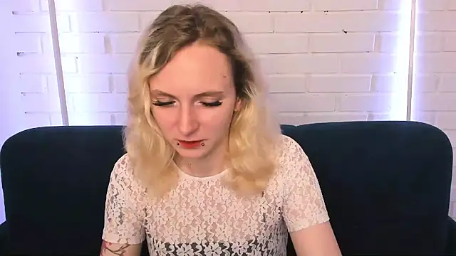 LikiLips online show from October 2025 01:39:02 AM