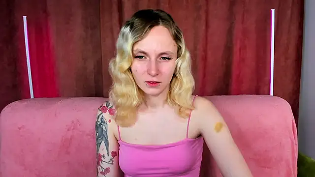 LikiLips online show from November 2025 01:05:02 AM