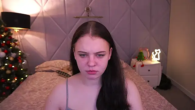 Snapshot of SnowWhiti chatting on December 2025 06:41:02 AM SnowWhiti online show from December 2025 06:41:02 AM