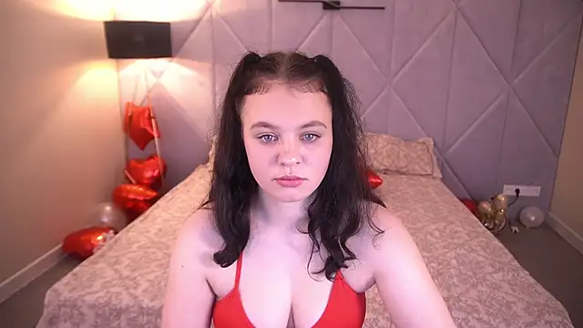 Snapshot of SnowWhiti chatting on February 2026 08:05:01 PM SnowWhiti online show from February 2026 08:05:01 PM