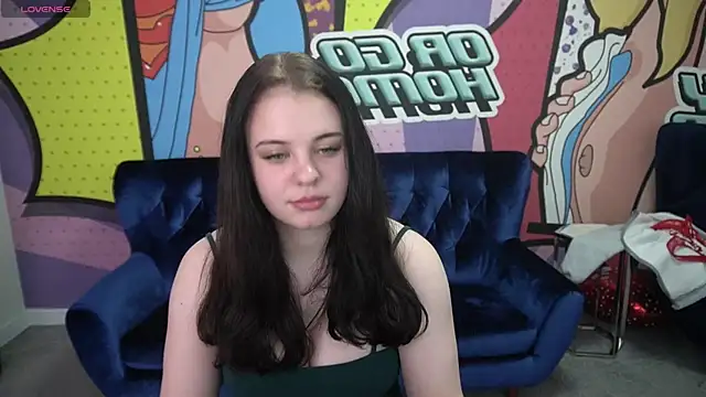 Snapshot of SnowWhiti chatting on April 2026 06:50:01 PM SnowWhiti online show from April 2026 06:50:01 PM