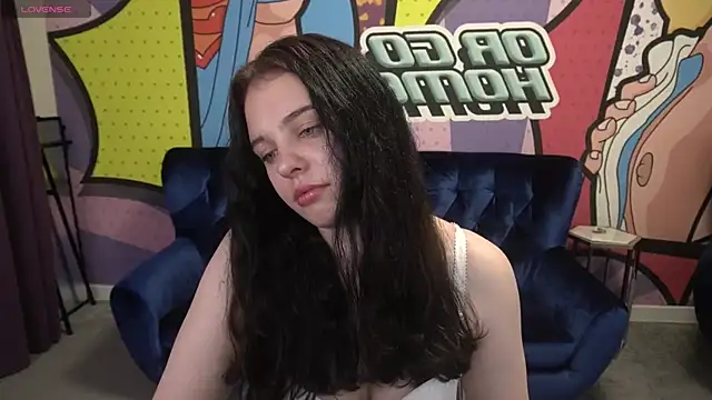 Snapshot of SnowWhiti chatting on May 2026 07:08:01 PM SnowWhiti online show from May 2026 07:08:01 PM