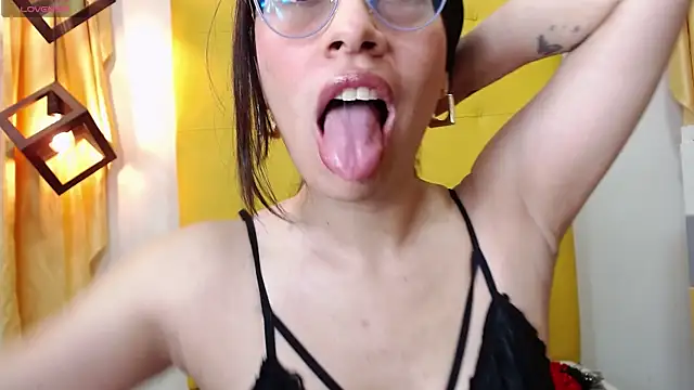 Snapshot of caty_angel chatting on October 2025 09:37:01 PM caty angel online show from October 2025 09:37:01 PM