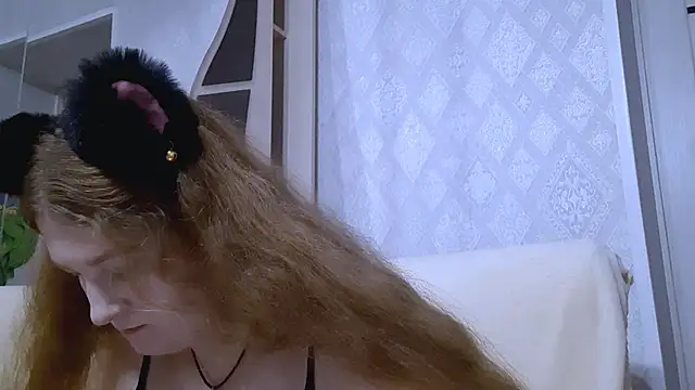 KissFlamee online show from November 2025 06:18:02 PM