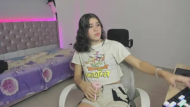 Snapshot of beiby_glow chatting on November 2025 01:45:01 PM beiby glow online show from November 2025 01:45:01 PM