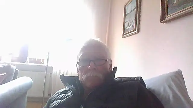 Snapshot of super-snoopy chatting on April 2026 09:12:01 AM super-snoopy online show from April 2026 09:12:01 AM