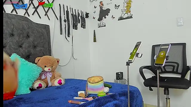 emilyfreire online show from October 2025 02:48:02 PM