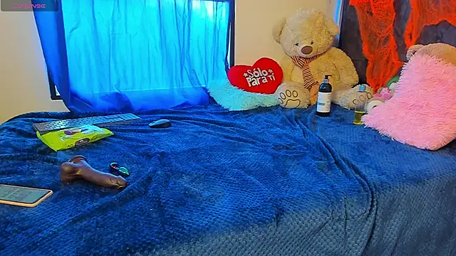 emilyfreire online show from October 2025 08:33:02 PM