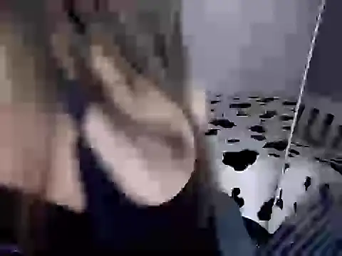 Snapshot of CallMeLerren chatting on November 2025 04:18:01 PM CallMeLerren online show from November 2025 04:18:01 PM