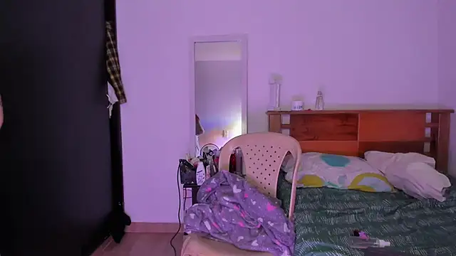 Snapshot of Kari_Ruiz_ chatting on October 2025 10:03:02 PM Kari Ruiz online show from October 2025 10:03:02 PM