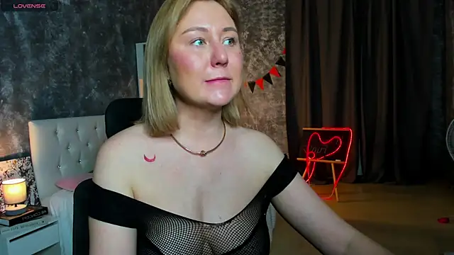 Snapshot of scent__of_woman chatting on November 2025 01:39:02 AM scent of woman online show from November 2025 01:39:02 AM