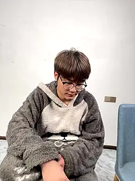 KK-cuteboy online show from November 2025 11:08:02 AM