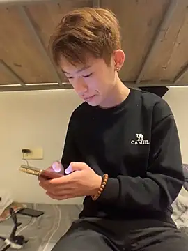 KK-cuteboy online show from December 2025 10:20:02 AM