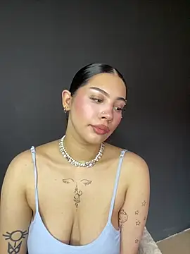 LoraShines online show from July 2026 05:11:02 PM