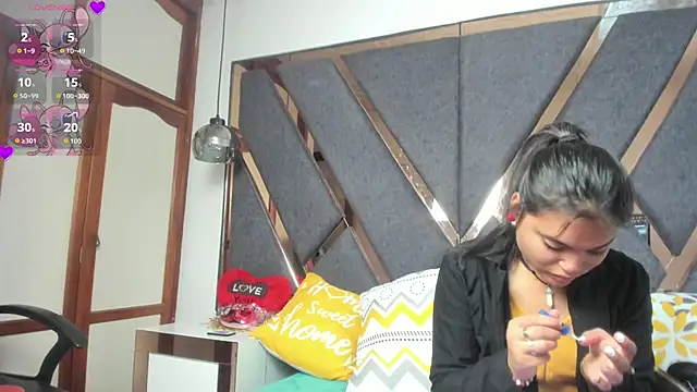 KimiAnal online show from October 2025 12:58:01 PM