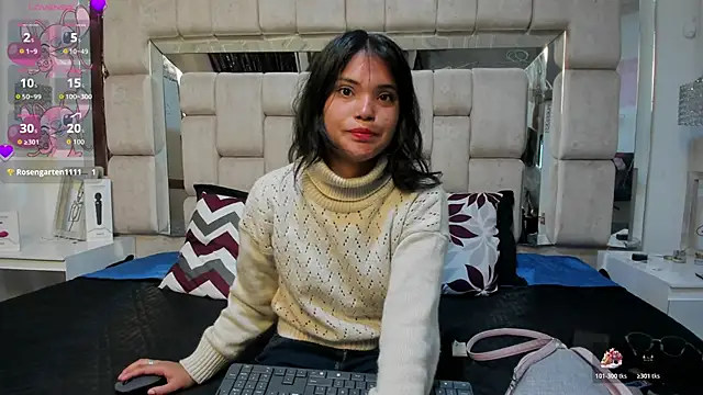 KimiAnal online show from November 2025 01:32:01 PM