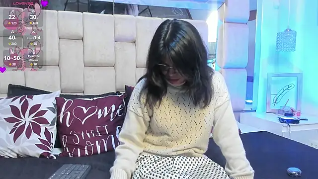 KimiAnal online show from November 2025 01:11:02 PM