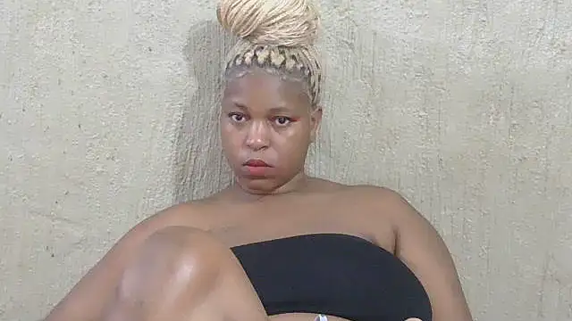 Snapshot of ZuriVixen chatting on October 2025 04:24:02 AM ZuriVixen online show from October 2025 04:24:02 AM