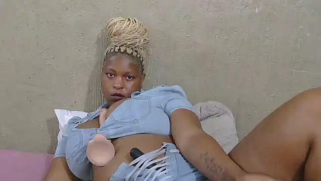 Snapshot of ZuriVixen chatting on October 2025 07:49:02 PM ZuriVixen online show from October 2025 07:49:02 PM