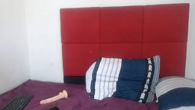 Snapshot of ZuriVixen chatting on November 2025 08:02:01 AM ZuriVixen online show from November 2025 08:02:01 AM