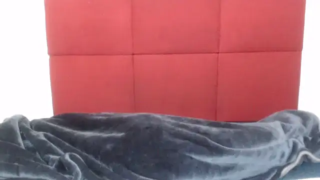 Snapshot of ZuriVixen chatting on November 2025 03:17:02 AM ZuriVixen online show from November 2025 03:17:02 AM