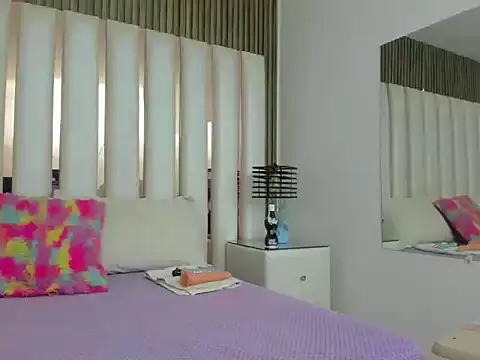 AmbarGills online show from October 2025 12:48:02 PM