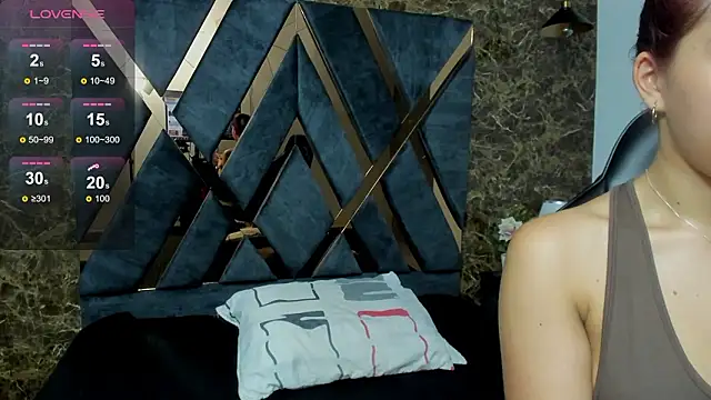 Vittoria Conti  online show from March 2026 05:17:02 PM