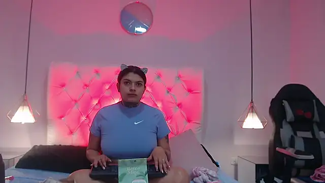 Snapshot of Bubbiecherry chatting on October 2025 12:19:02 PM Bubbiecherry online show from October 2025 12:19:02 PM