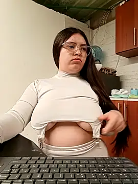 Snapshot of sofia_athome chatting on November 2025 07:35:02 PM sofia athome online show from November 2025 07:35:02 PM