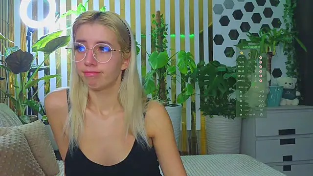 Violetttttta online show from October 2025 09:57:01 PM