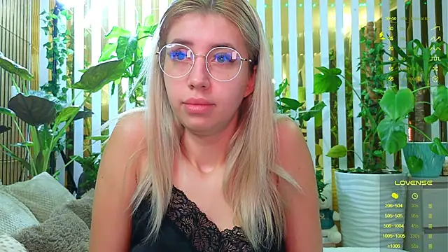 Violetttttta online show from November 2025 11:25:02 PM