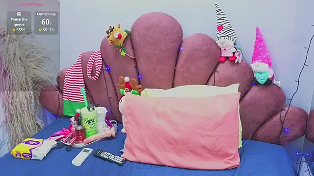 CHIARAJJONES online show from December 2025 01:17:01 PM