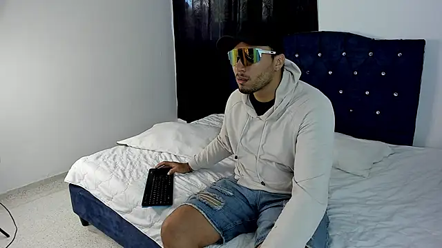 LoganRyder online show from October 2025 12:09:01 PM