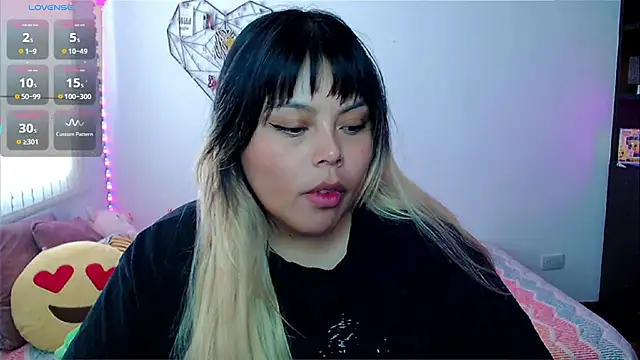 EllieMoonX online show from April 2026 09:12:01 PM