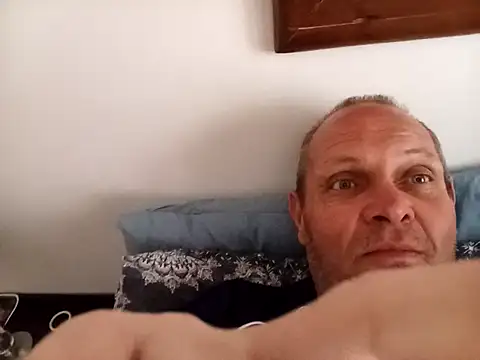 Snapshot of LyrateMarathon chatting on October 2025 09:34:02 AM LyrateMarathon online show from October 2025 09:34:02 AM