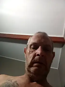 Snapshot of LyrateMarathon chatting on October 2025 11:27:02 PM LyrateMarathon online show from October 2025 11:27:02 PM