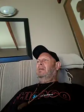 Snapshot of LyrateMarathon chatting on November 2025 12:11:01 PM LyrateMarathon online show from November 2025 12:11:01 PM