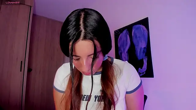 Snapshot of Meganthomson chatting on October 2025 02:15:01 AM Meganthomson online show from October 2025 02:15:01 AM