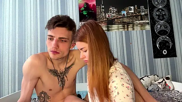 Snapshot of EmiliaCouple chatting on March 2026 06:25:02 AM EmiliaCouple online show from March 2026 06:25:02 AM