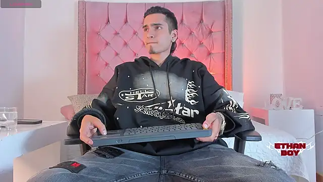 Snapshot of Ethan_Boy_ chatting on October 2025 08:16:02 PM Ethan Boy online show from October 2025 08:16:02 PM