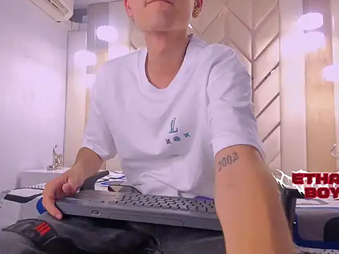 Snapshot of Ethan_Boy_ chatting on February 2026 08:29:02 PM Ethan Boy online show from February 2026 08:29:02 PM