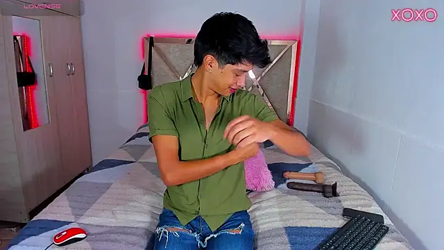 Jacovo2002 online show from October 2025 05:47:02 PM