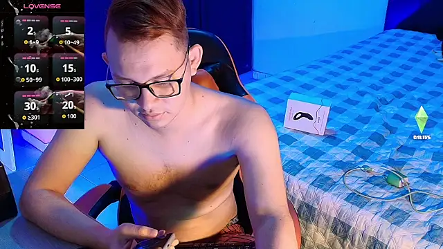 Snapshot of Josh_18cm chatting on November 2025 01:20:01 PM Josh 18cm online show from November 2025 01:20:01 PM