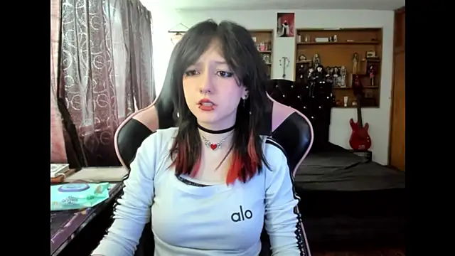 Snapshot of Maki_Zein_ chatting on November 2025 03:01:01 PM Maki Zein online show from November 2025 03:01:01 PM