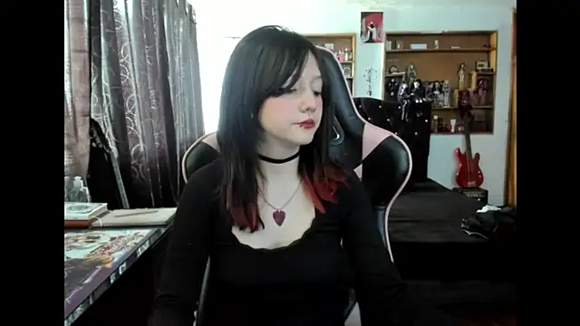 Snapshot of Maki_Zein_ chatting on November 2025 07:03:01 PM Maki Zein online show from November 2025 07:03:01 PM