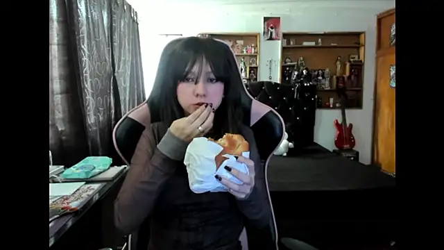 Snapshot of Maki_Zein_ chatting on December 2025 07:09:01 PM Maki Zein online show from December 2025 07:09:01 PM